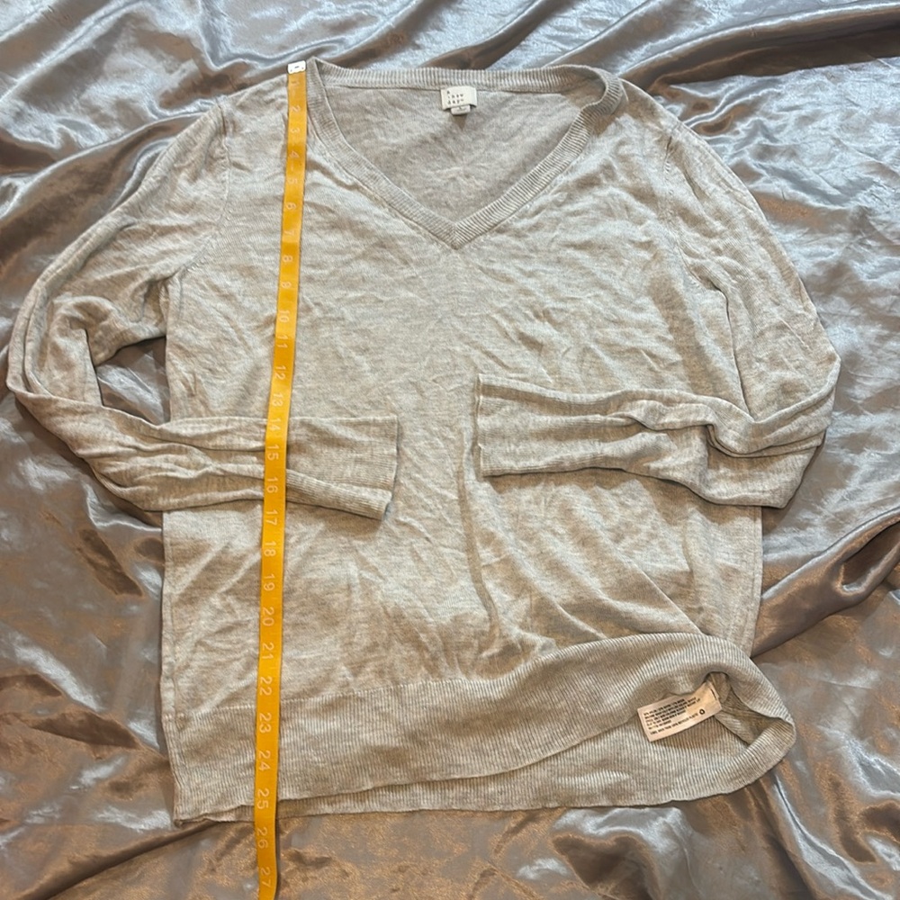 Soft Grey V Neck Sweater A NEW DAY  All adult items 5 for 35$ SALE